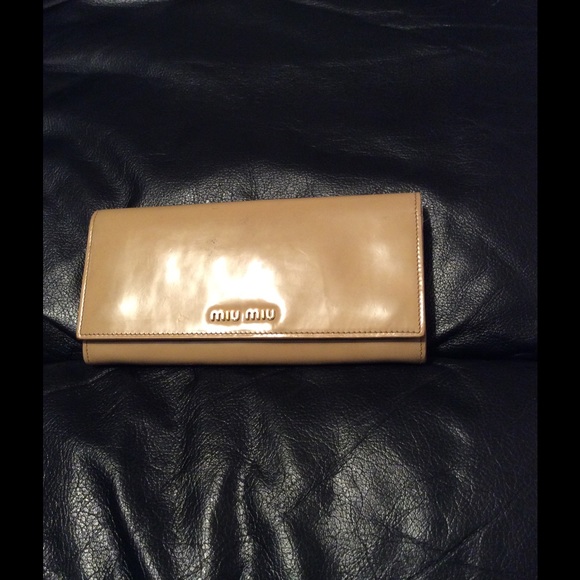 Authentic Miu Miu wallet - Picture 1 of 8